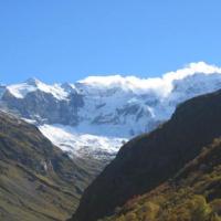 Le pic de la Munia sous les nuages.